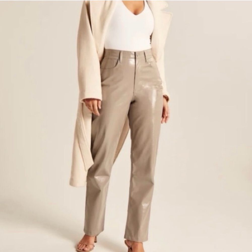 Abercrombie & Fitch Curve Love 90s Straight Ultra High Rise Faux Leather Size 26